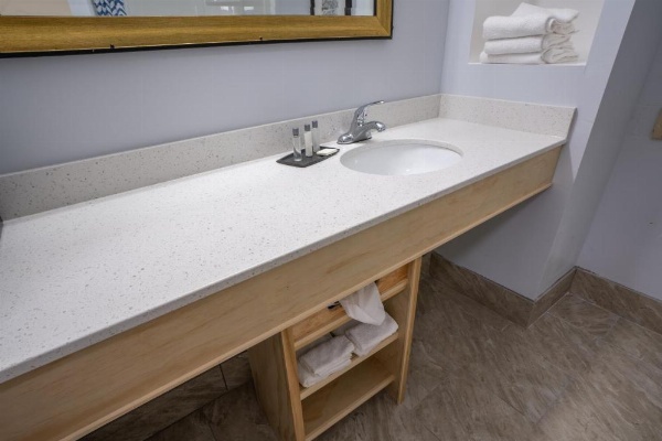 Hyannis Plaza Hotel image 14