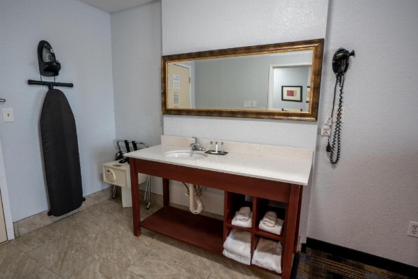 Hyannis Plaza Hotel image 20